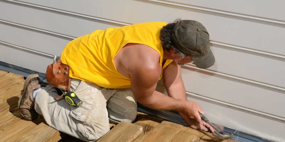 How to Install Vinyl Siding - Featured Image