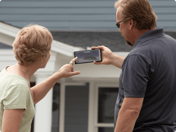 couple-opening-hover-mobile-app